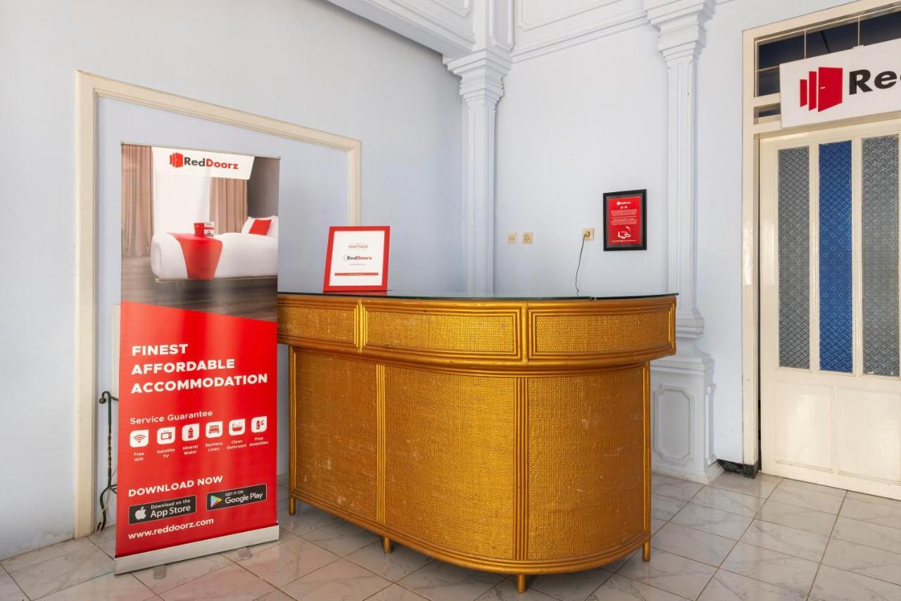 Reddoorz Syariah @ Bondowoso City Center Luaran gambar
