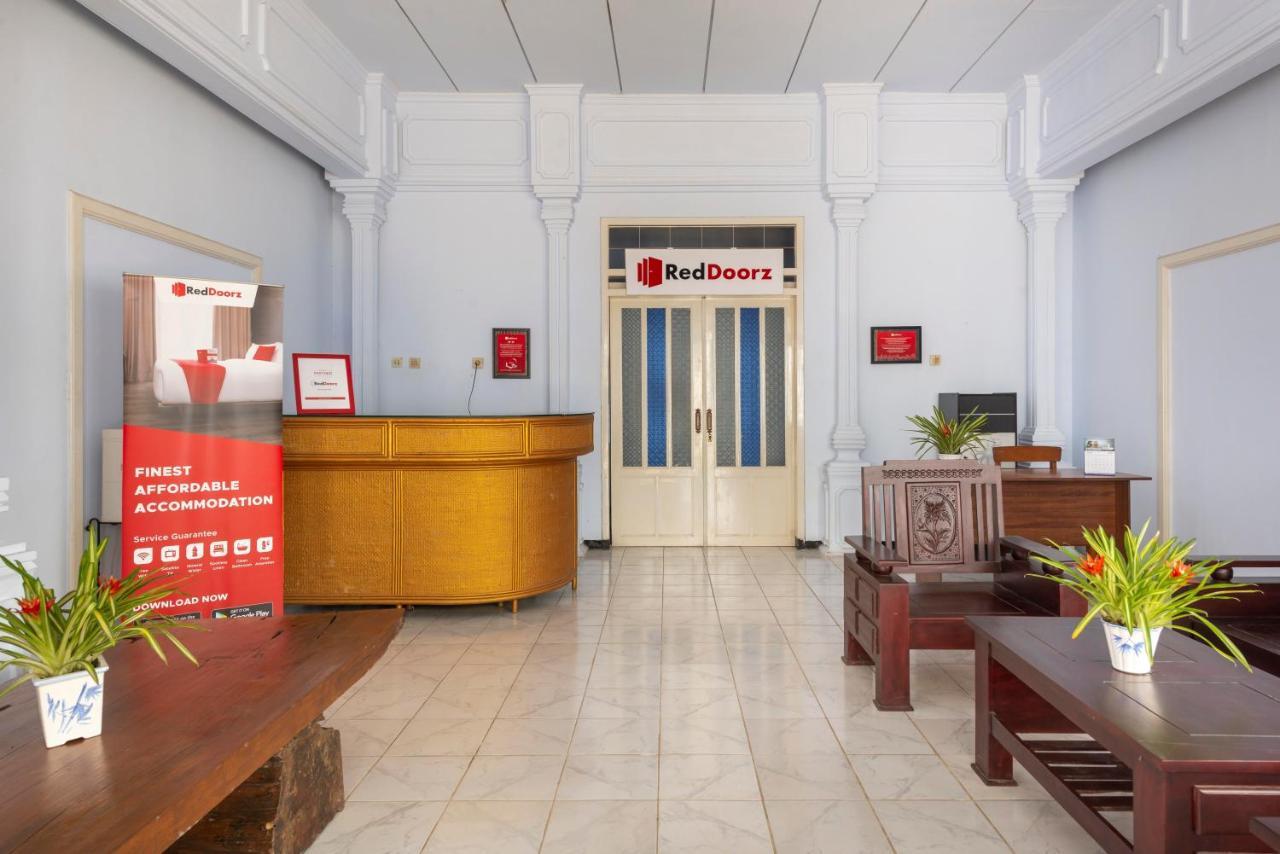 Reddoorz Syariah @ Bondowoso City Center Luaran gambar